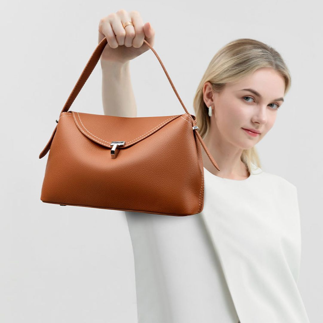 La Divine - T Handbag