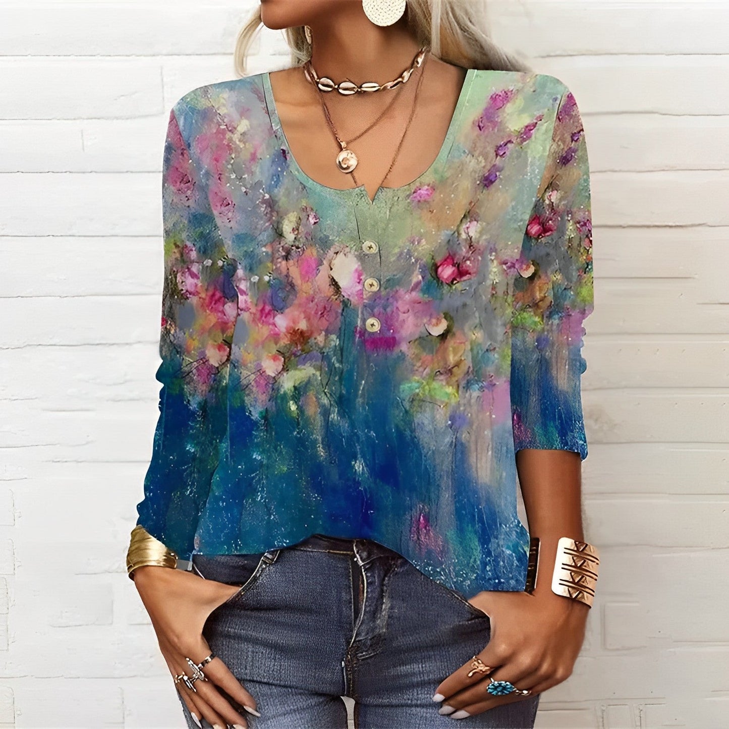 Long sleeve casual t-shirt with round neck and floral print